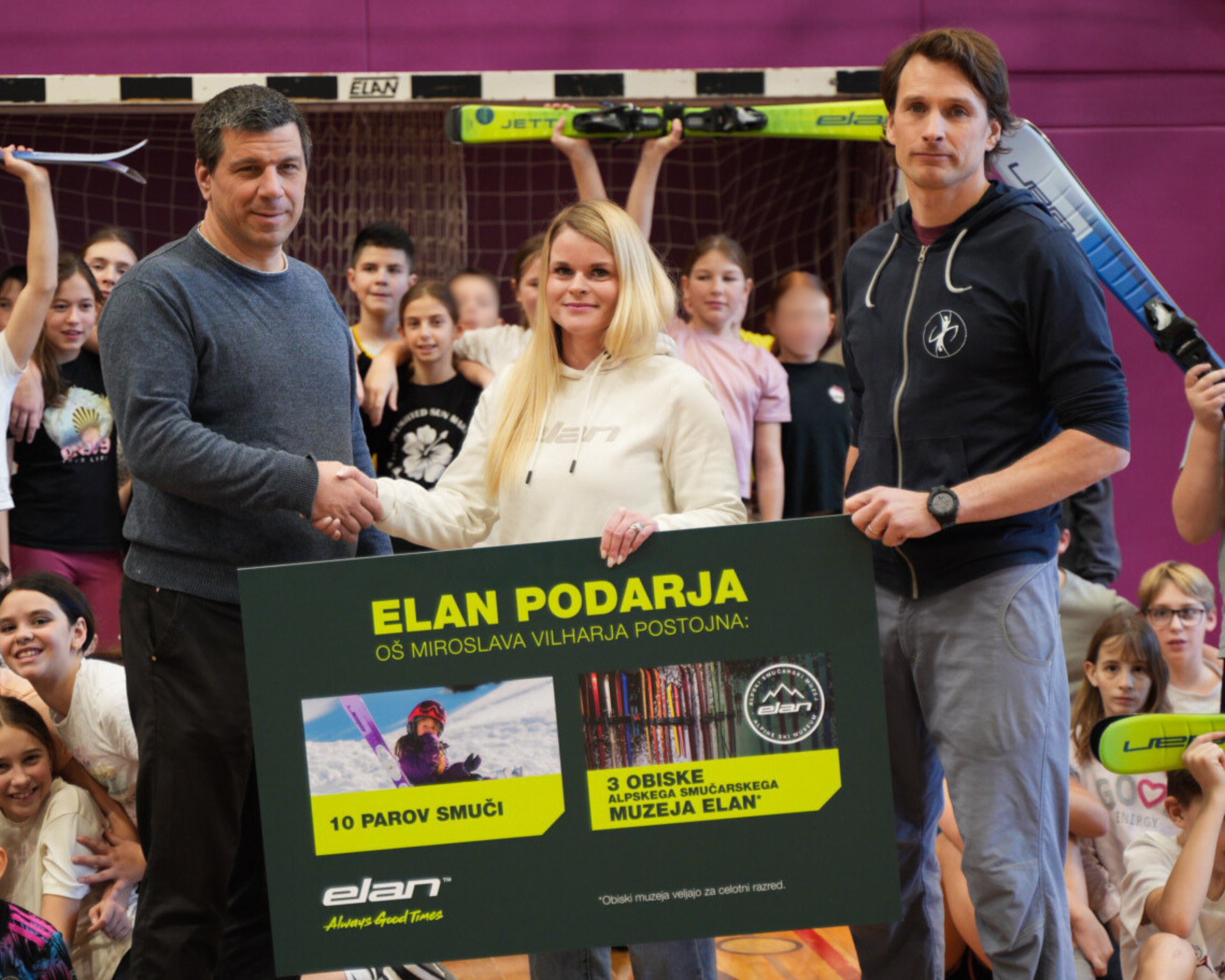 Z leve: Gvido Cigale, ravnatelj OŠ Miroslava Vilharja Postojna, Lara Šarabon Štojs, koordinatorka trajnostnega razvoja Elan d. o. o., Jernej Klemenak, učitelj športne vzgoje