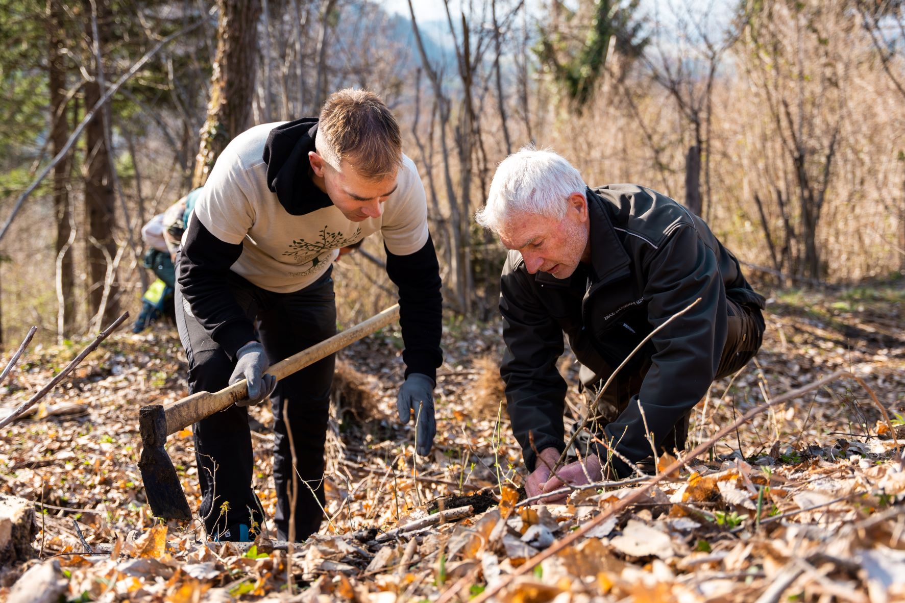 Leon Korošec, Group Vice President and Director of Elan's Winter Division, and Andrej Avsenek, Head of the Forestry Institute’s Bled Regional Unit