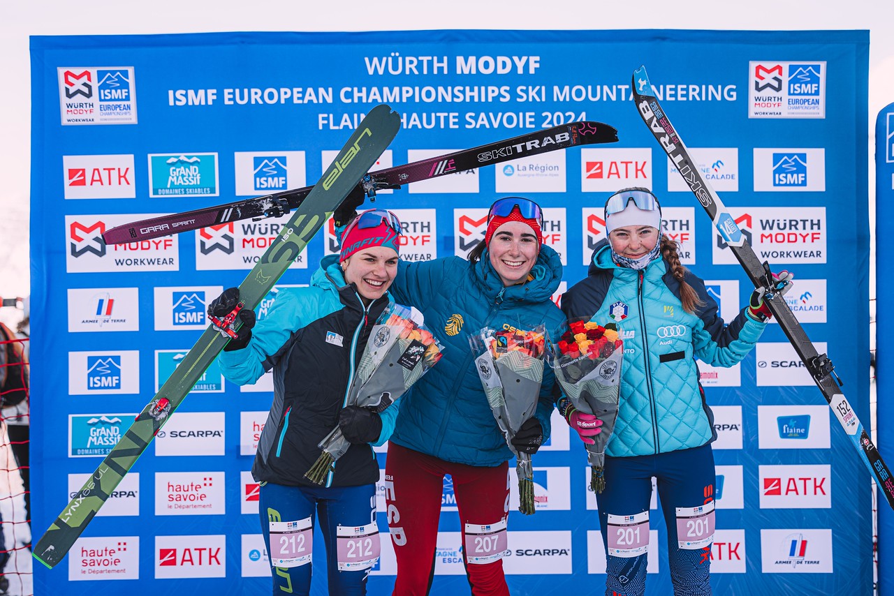 KLARA VELEPEC WON SILVER MEDAL ON ELAN LYNX SKIS